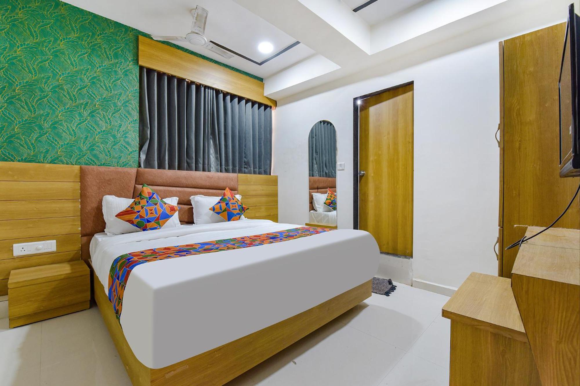Hotel Green Tree 阿穆达巴 外观 照片