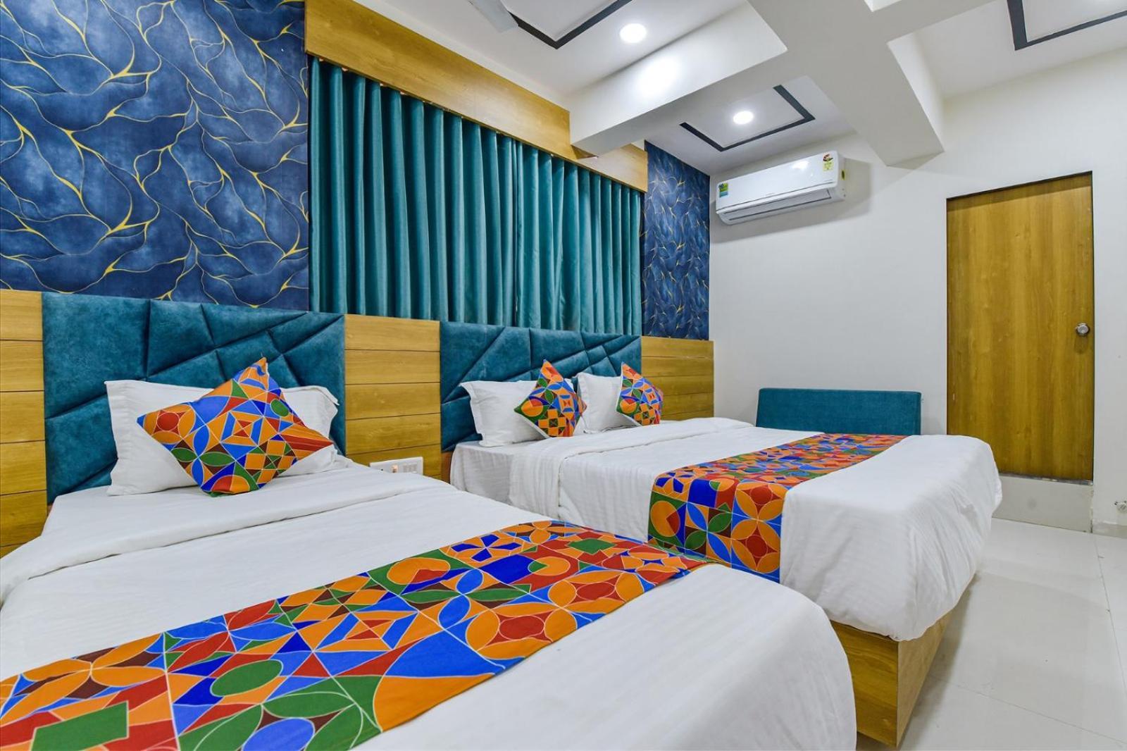 Hotel Green Tree 阿穆达巴 外观 照片