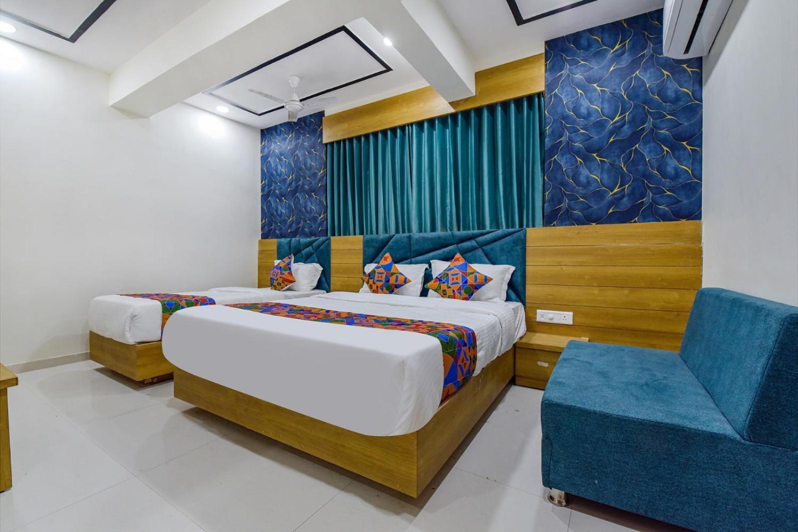 Hotel Green Tree 阿穆达巴 外观 照片