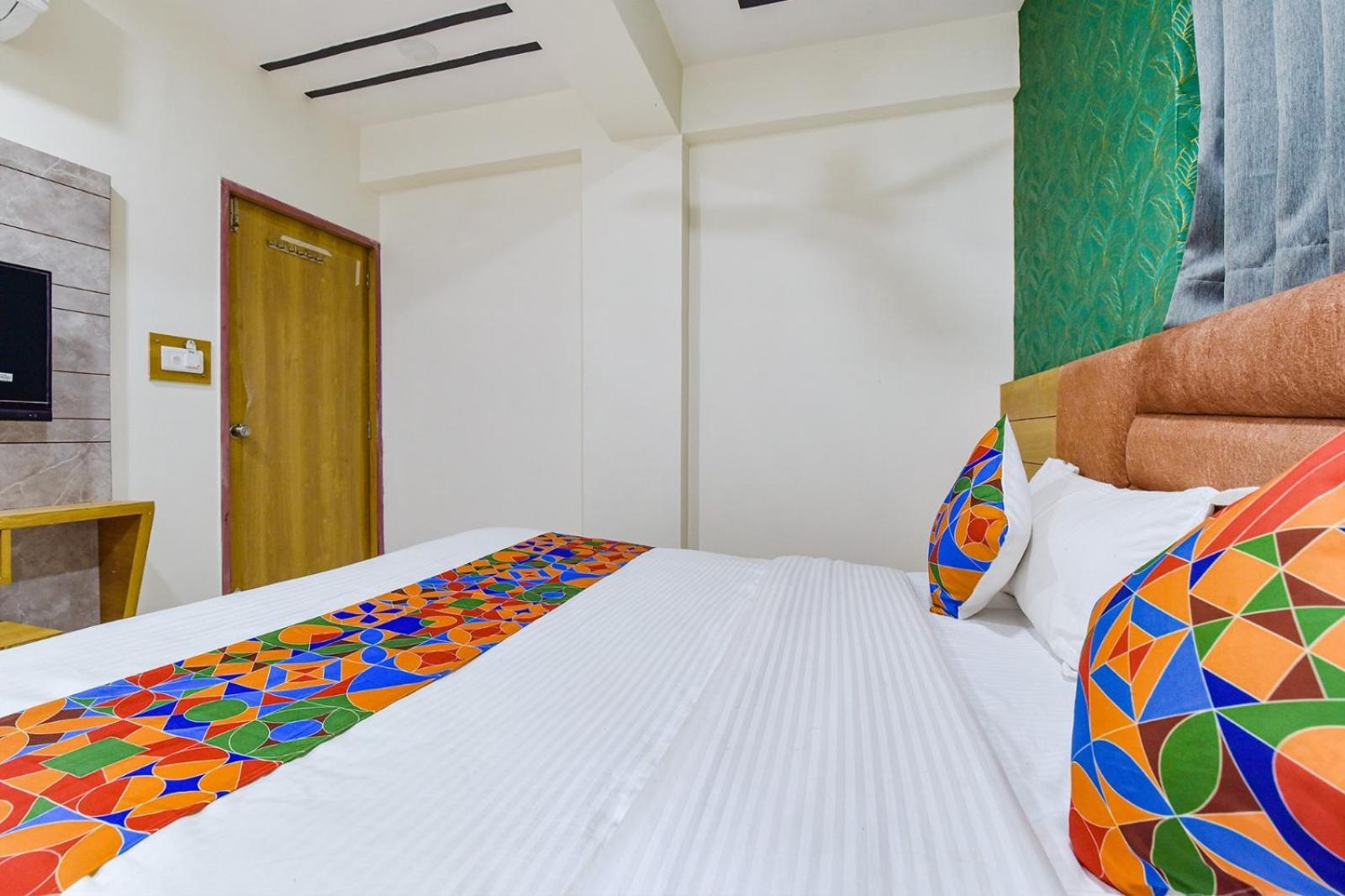 Hotel Green Tree 阿穆达巴 外观 照片