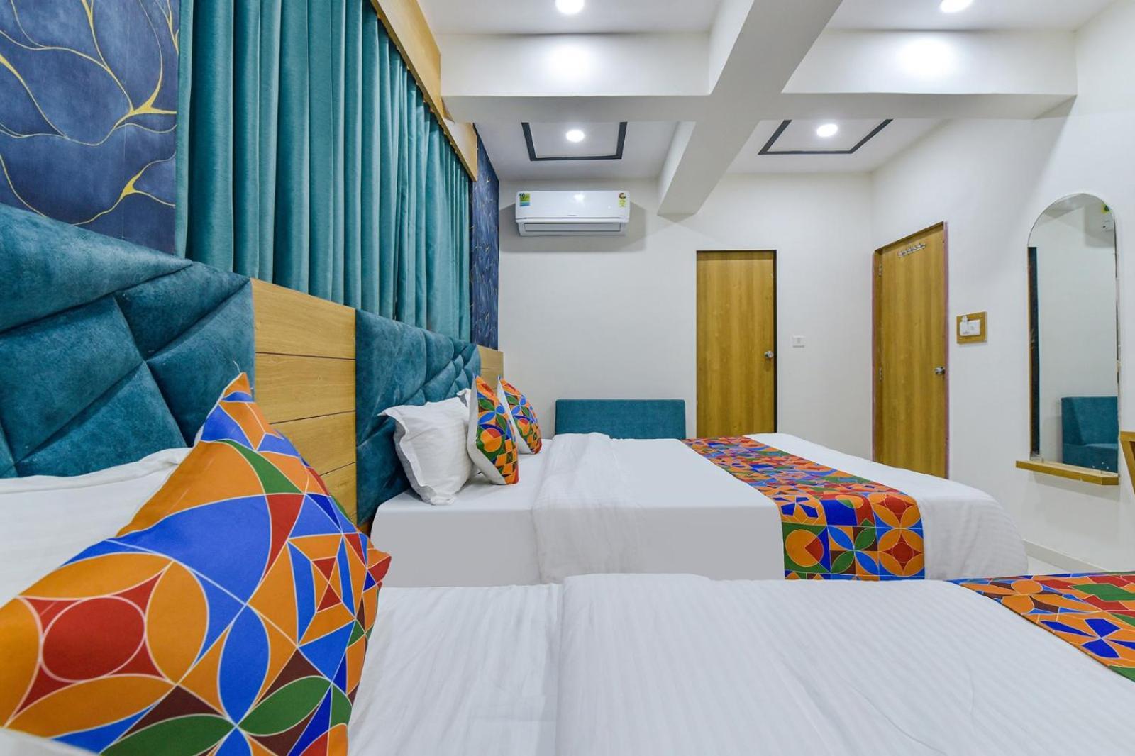 Hotel Green Tree 阿穆达巴 外观 照片