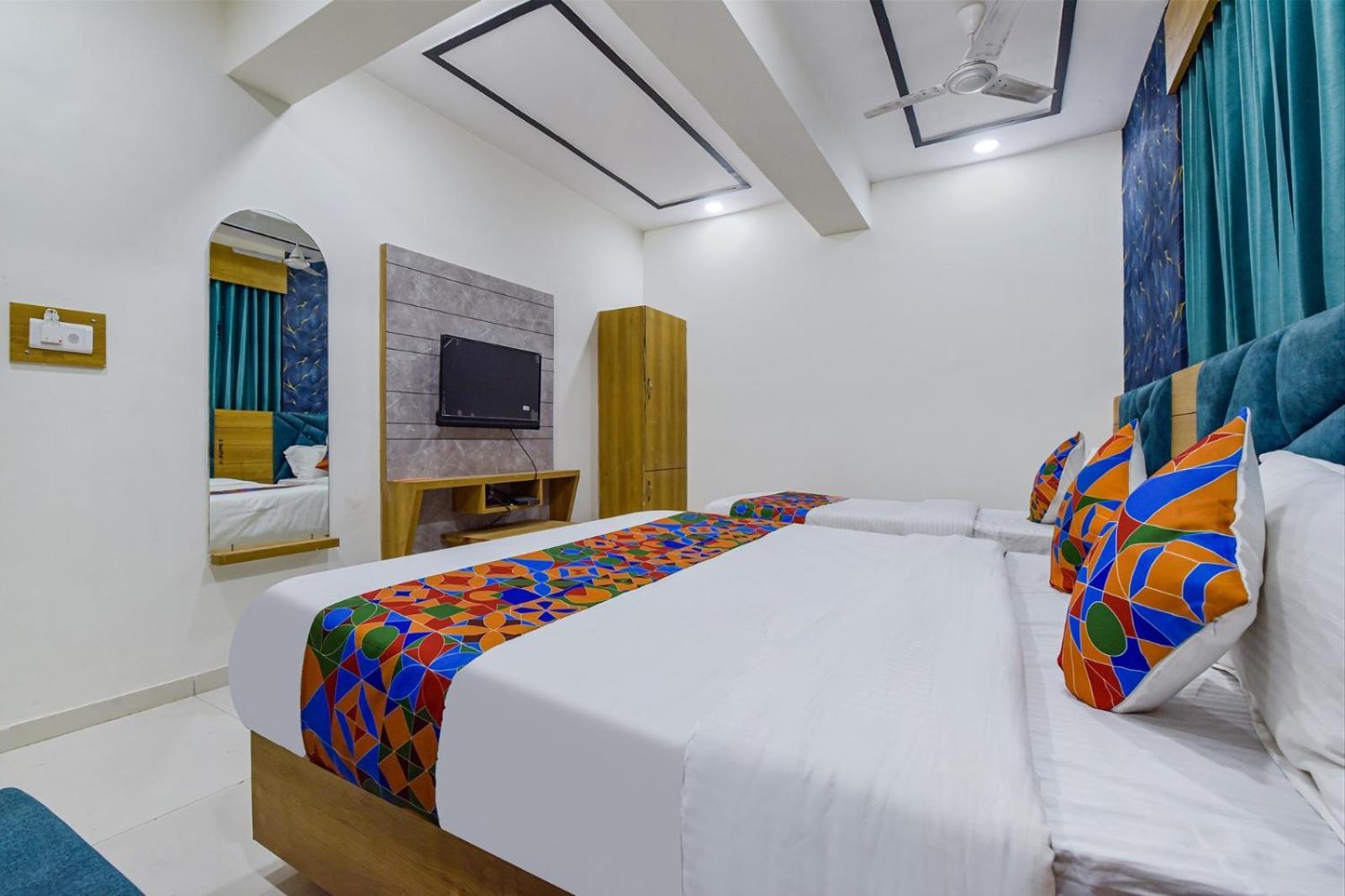 Hotel Green Tree 阿穆达巴 外观 照片