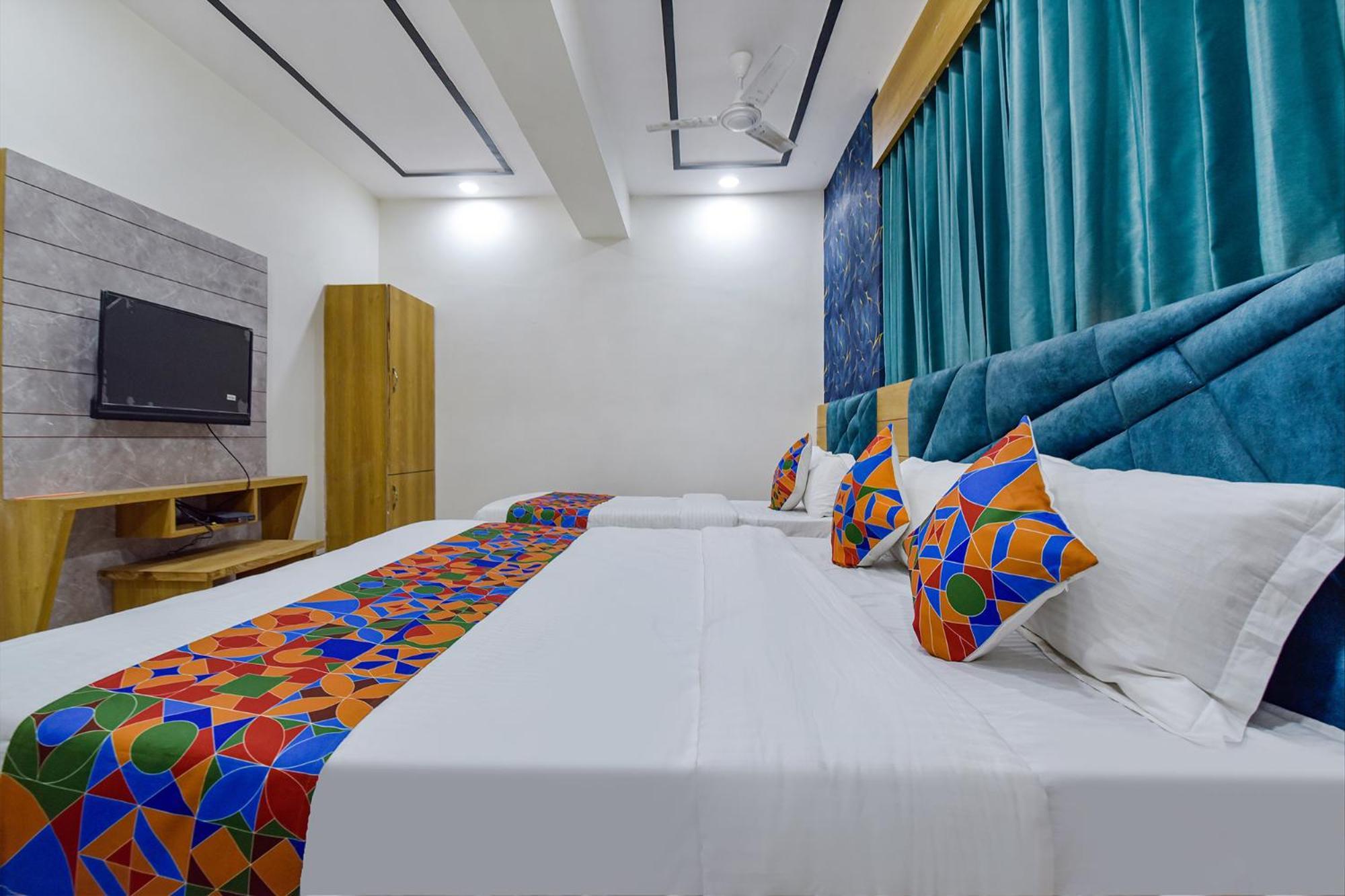 Hotel Green Tree 阿穆达巴 外观 照片