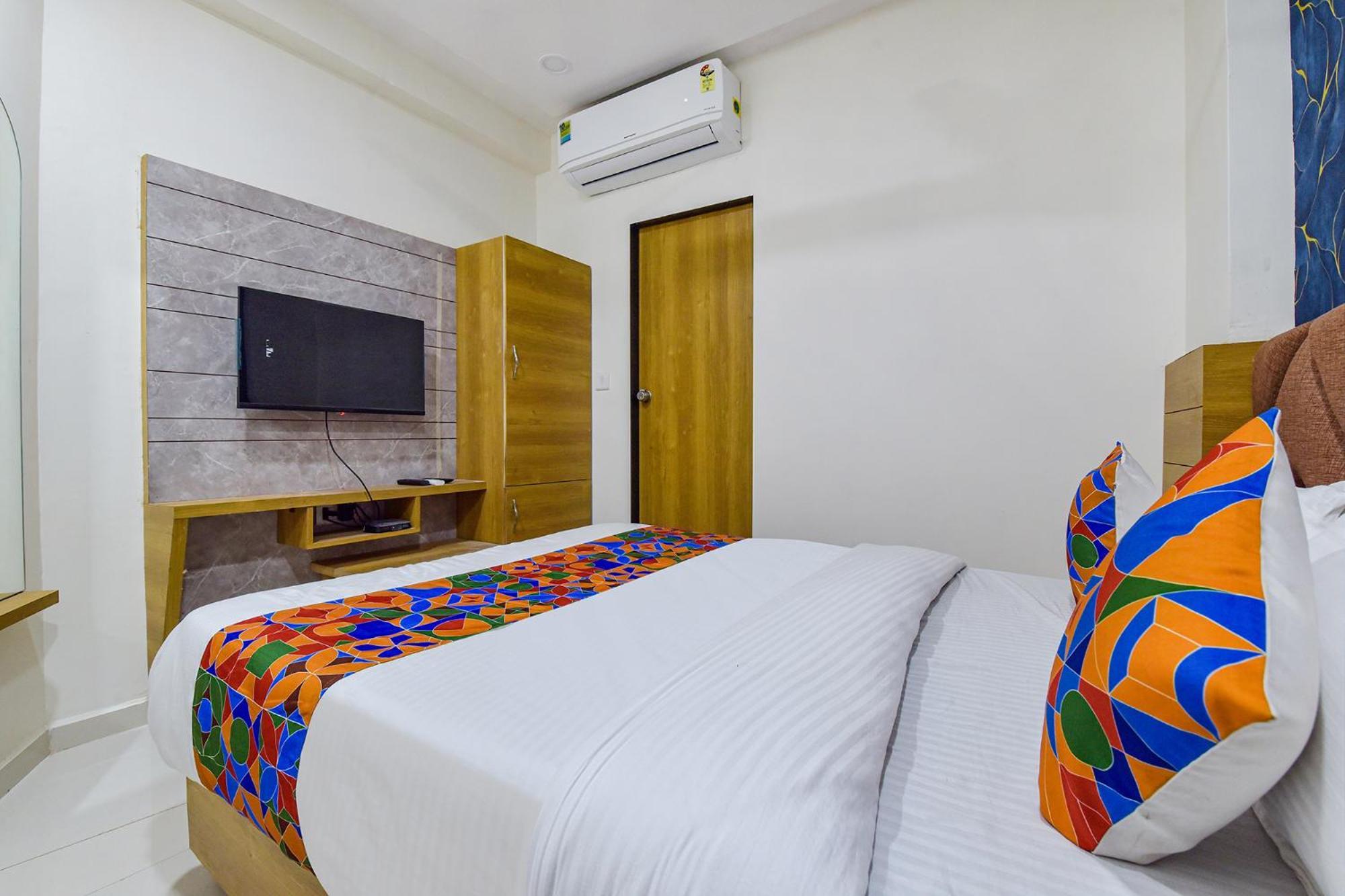 Hotel Green Tree 阿穆达巴 外观 照片